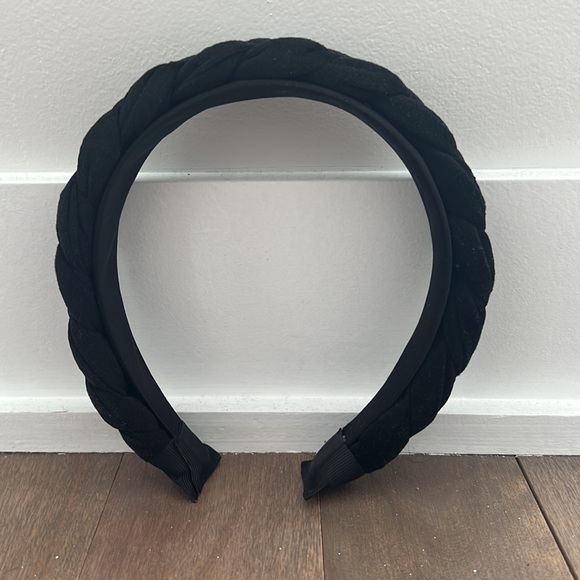 Braided Headband in Black - Picture 3 of 5